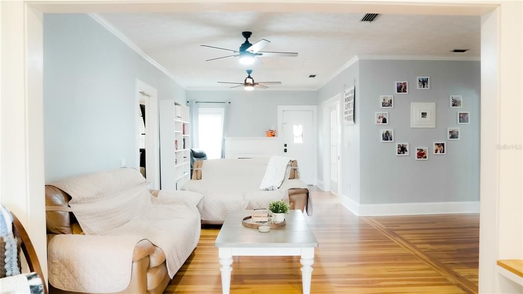 For Sale: $450,000 (5 beds, 3 baths, 2513 Square Feet)