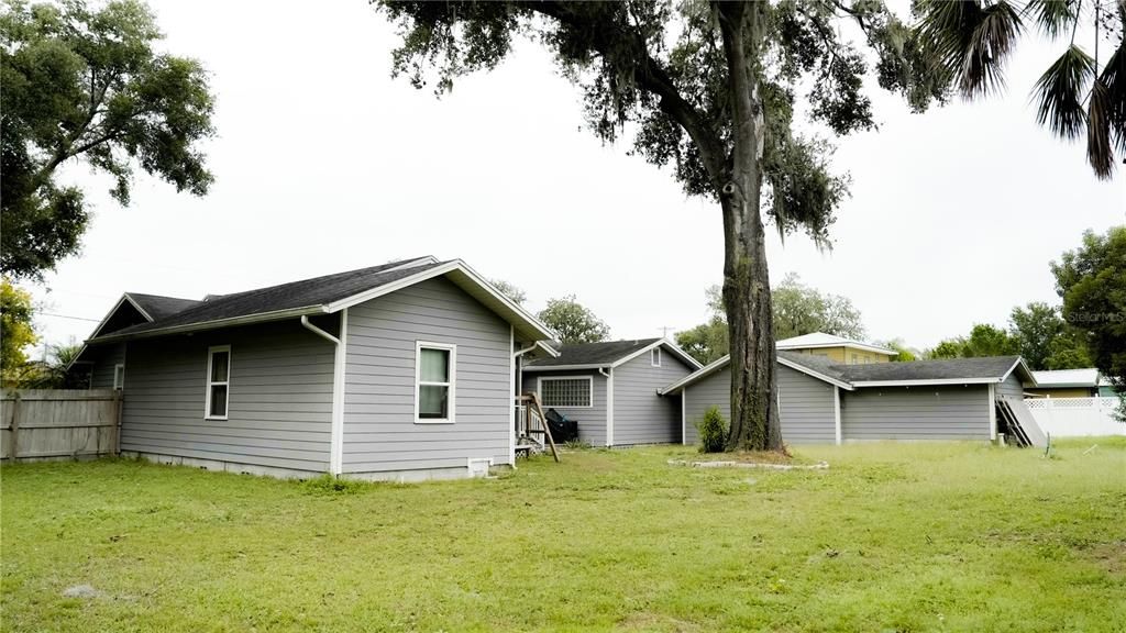 For Sale: $450,000 (5 beds, 3 baths, 2513 Square Feet)