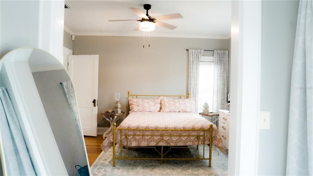 For Sale: $450,000 (5 beds, 3 baths, 2513 Square Feet)