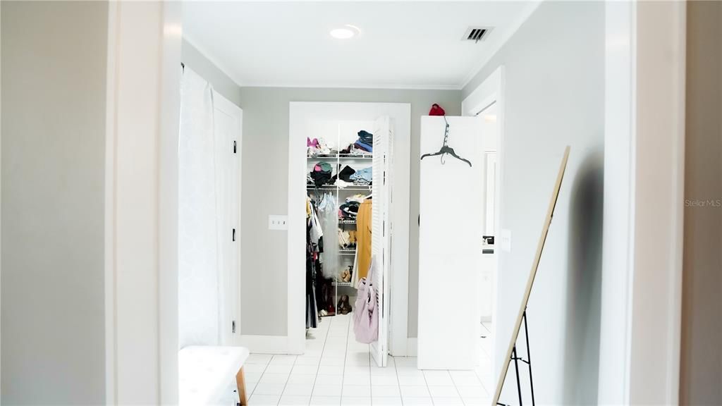 For Sale: $450,000 (5 beds, 3 baths, 2513 Square Feet)