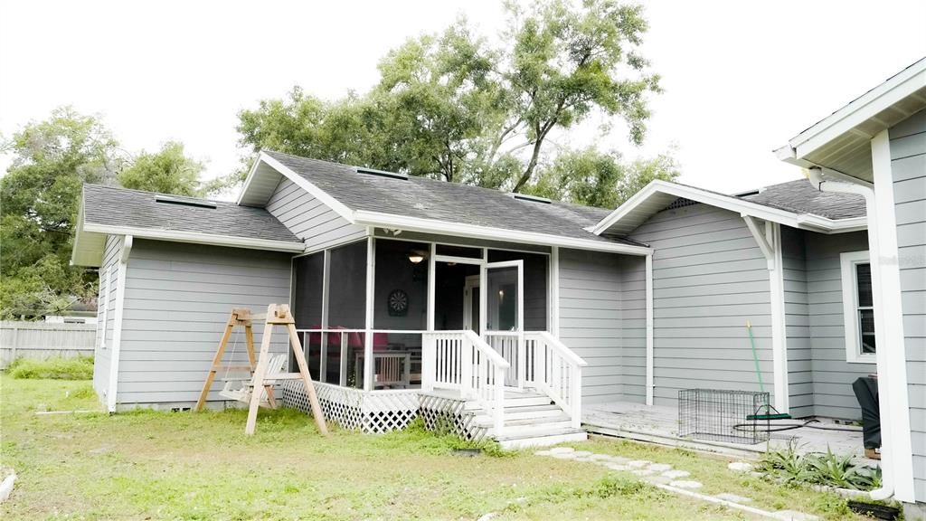 For Sale: $450,000 (5 beds, 3 baths, 2513 Square Feet)