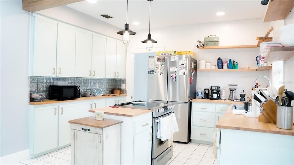 For Sale: $450,000 (5 beds, 3 baths, 2513 Square Feet)