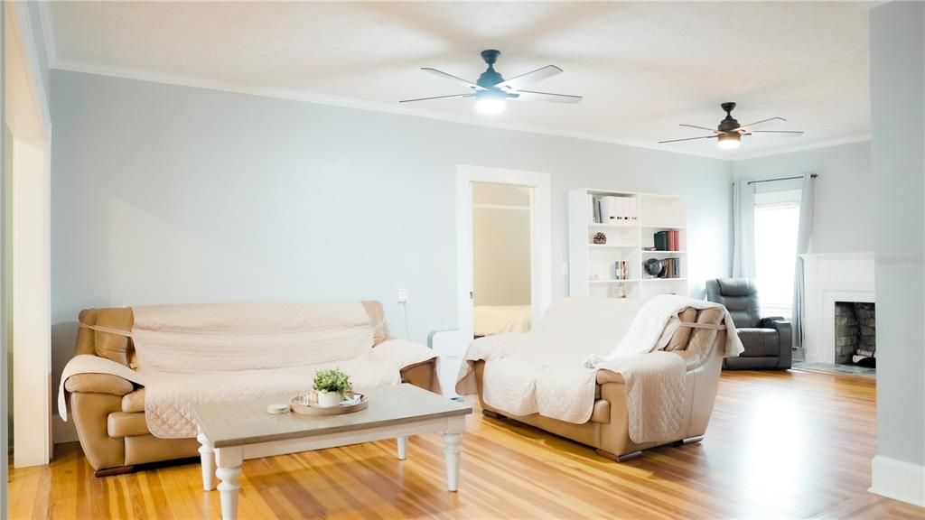 For Sale: $450,000 (5 beds, 3 baths, 2513 Square Feet)