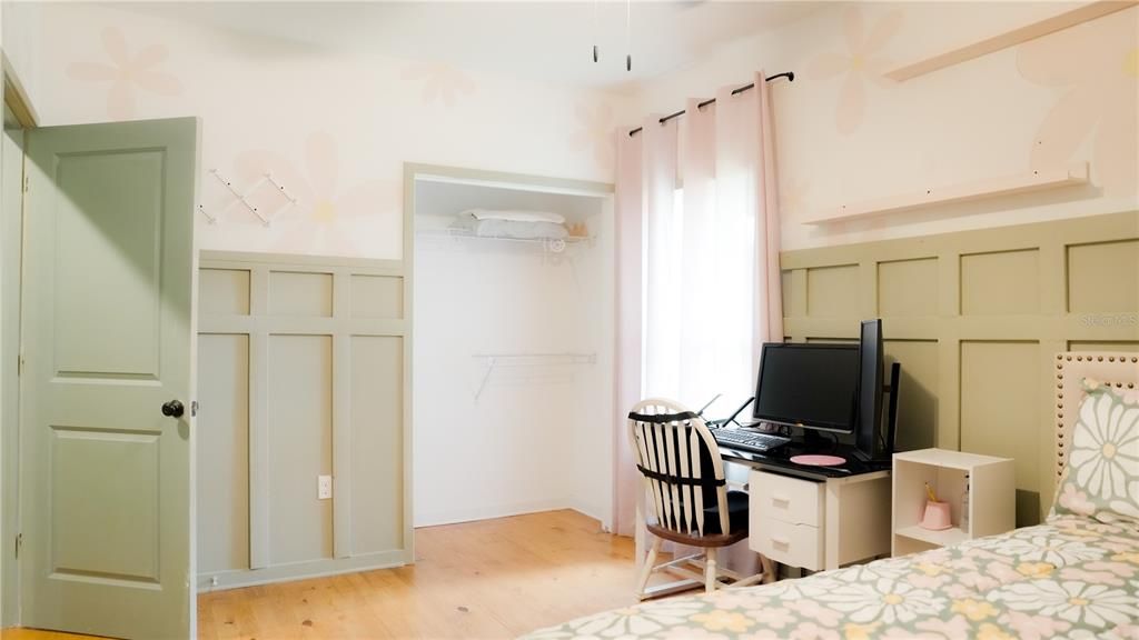 For Sale: $450,000 (5 beds, 3 baths, 2513 Square Feet)