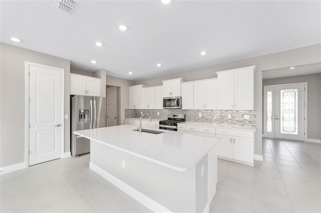 For Sale: $393,000 (2 beds, 2 baths, 2142 Square Feet)