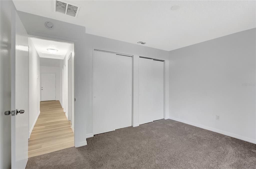 Active With Contract: $239,500 (3 beds, 1 baths, 995 Square Feet)