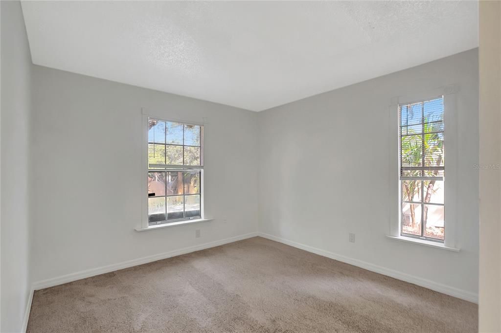 Active With Contract: $239,500 (3 beds, 1 baths, 995 Square Feet)