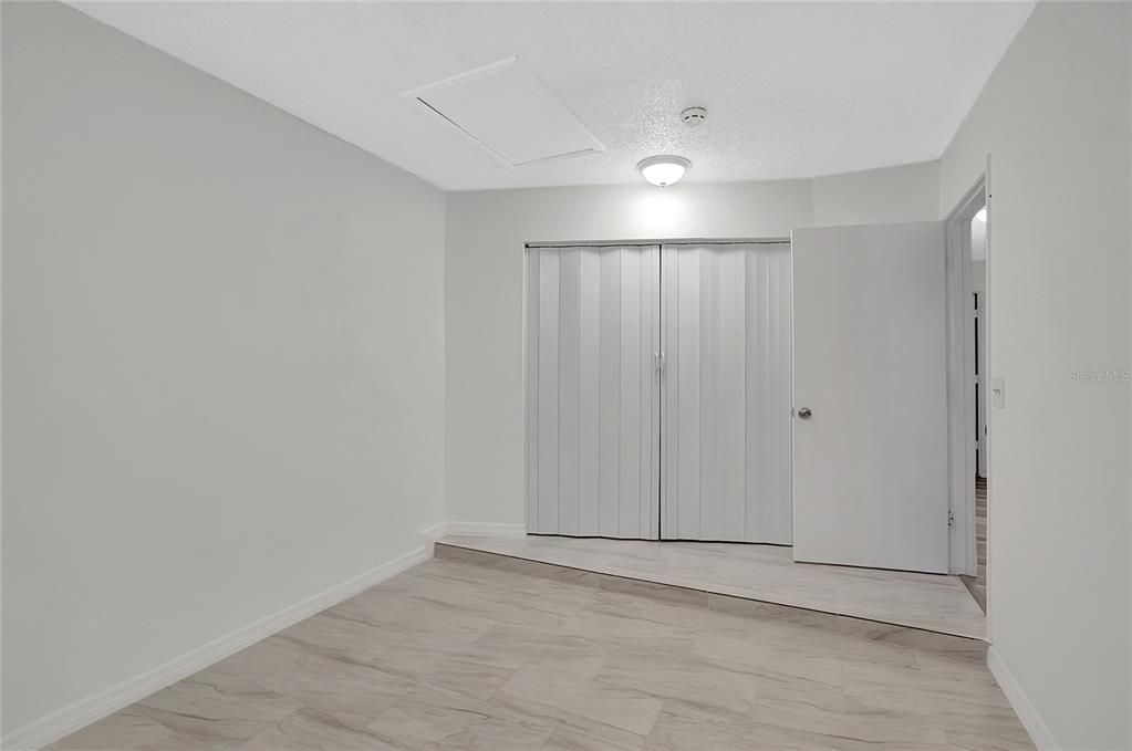 Active With Contract: $239,500 (3 beds, 1 baths, 995 Square Feet)