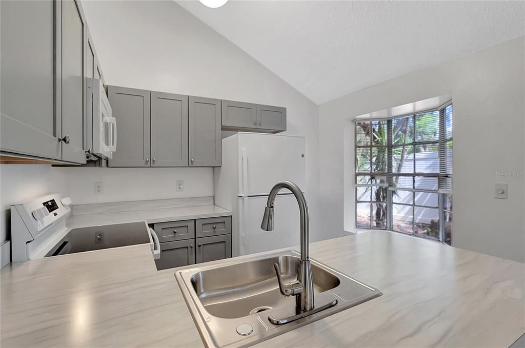 Active With Contract: $239,500 (3 beds, 1 baths, 995 Square Feet)