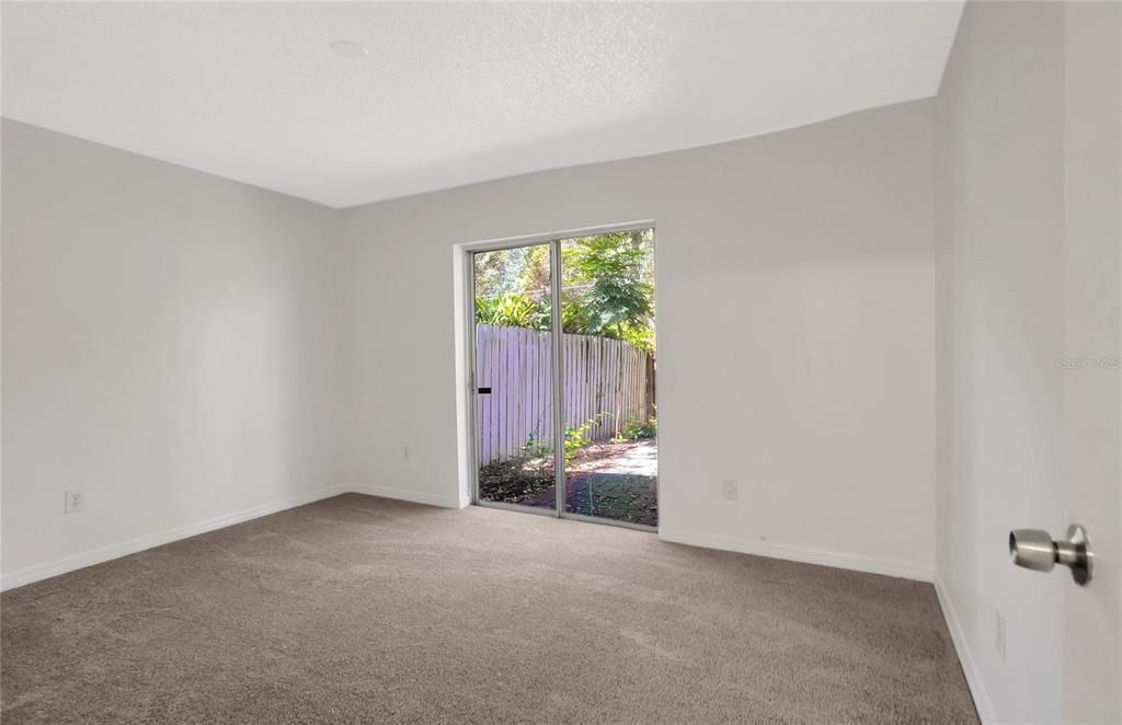 Active With Contract: $239,500 (3 beds, 1 baths, 995 Square Feet)