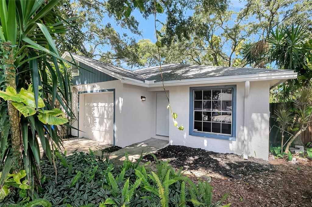 Active With Contract: $239,500 (3 beds, 1 baths, 995 Square Feet)