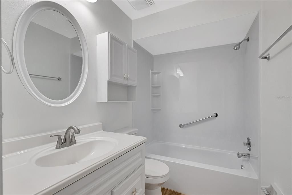 Active With Contract: $239,500 (3 beds, 1 baths, 995 Square Feet)