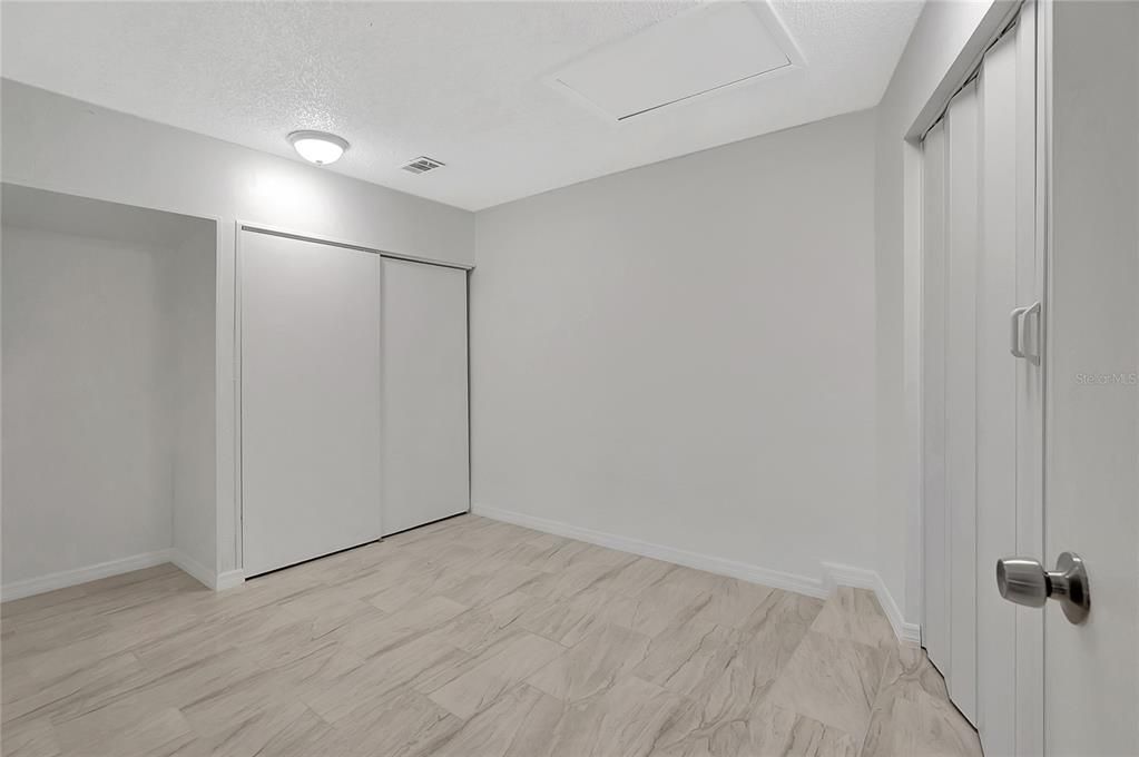 Active With Contract: $239,500 (3 beds, 1 baths, 995 Square Feet)