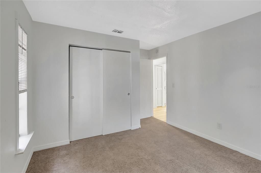 Active With Contract: $239,500 (3 beds, 1 baths, 995 Square Feet)