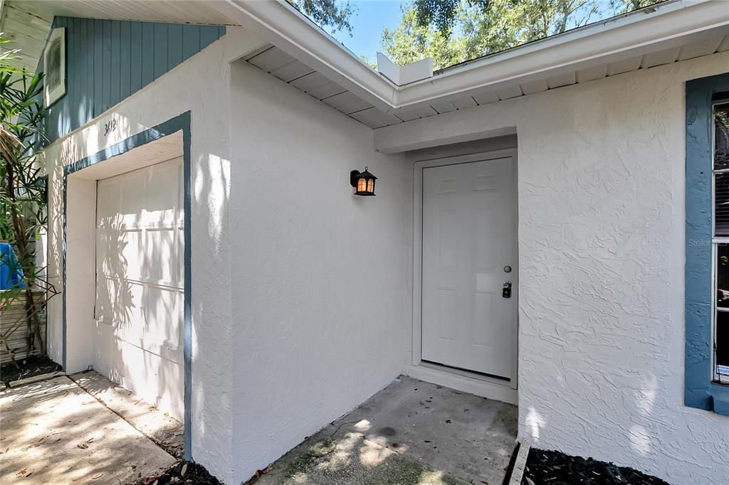 Active With Contract: $239,500 (3 beds, 1 baths, 995 Square Feet)