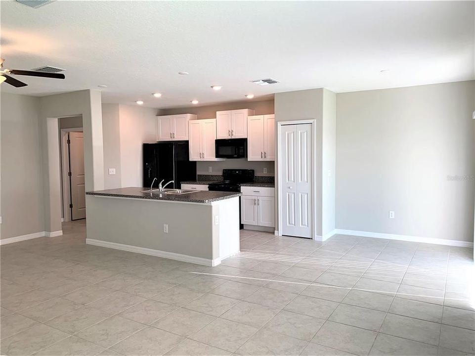 For Rent: $2,400 (4 beds, 2 baths, 1805 Square Feet)