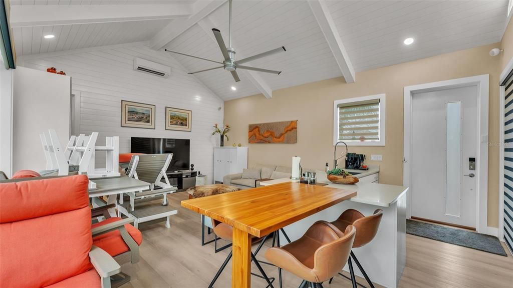 На продажу: $369,900 (0.11 acres)