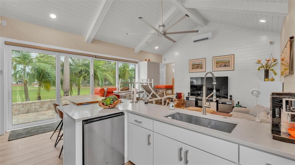 На продажу: $369,900 (0.11 acres)