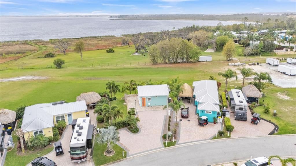 На продажу: $369,900 (0.11 acres)