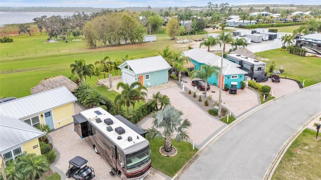 На продажу: $369,900 (0.11 acres)