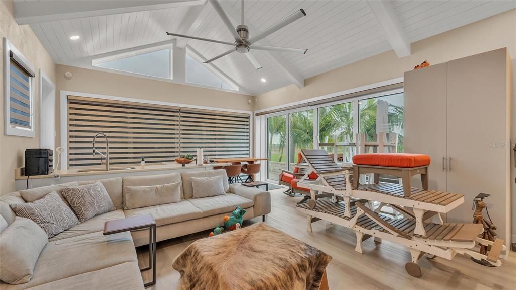 На продажу: $369,900 (0.11 acres)