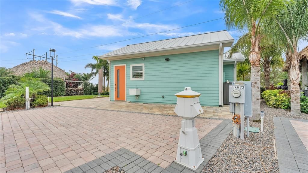 На продажу: $369,900 (0.11 acres)