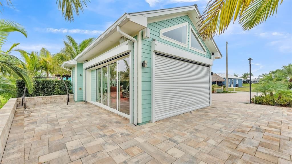 На продажу: $369,900 (0.11 acres)