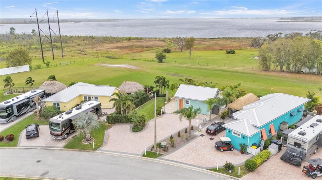 На продажу: $369,900 (0.11 acres)