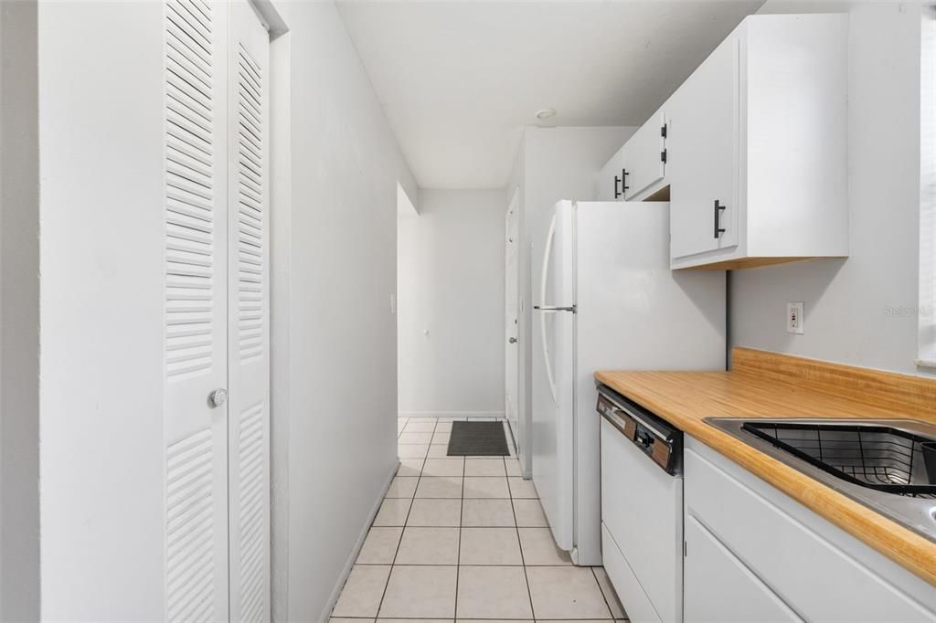 For Sale: $154,900 (2 beds, 2 baths, 1110 Square Feet)