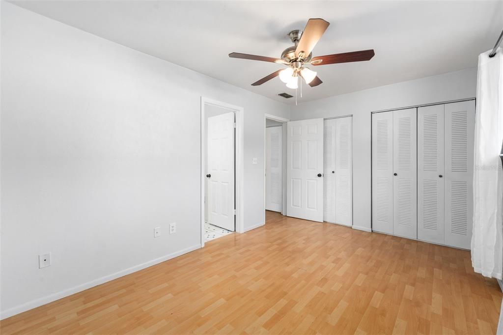 For Sale: $154,900 (2 beds, 2 baths, 1110 Square Feet)