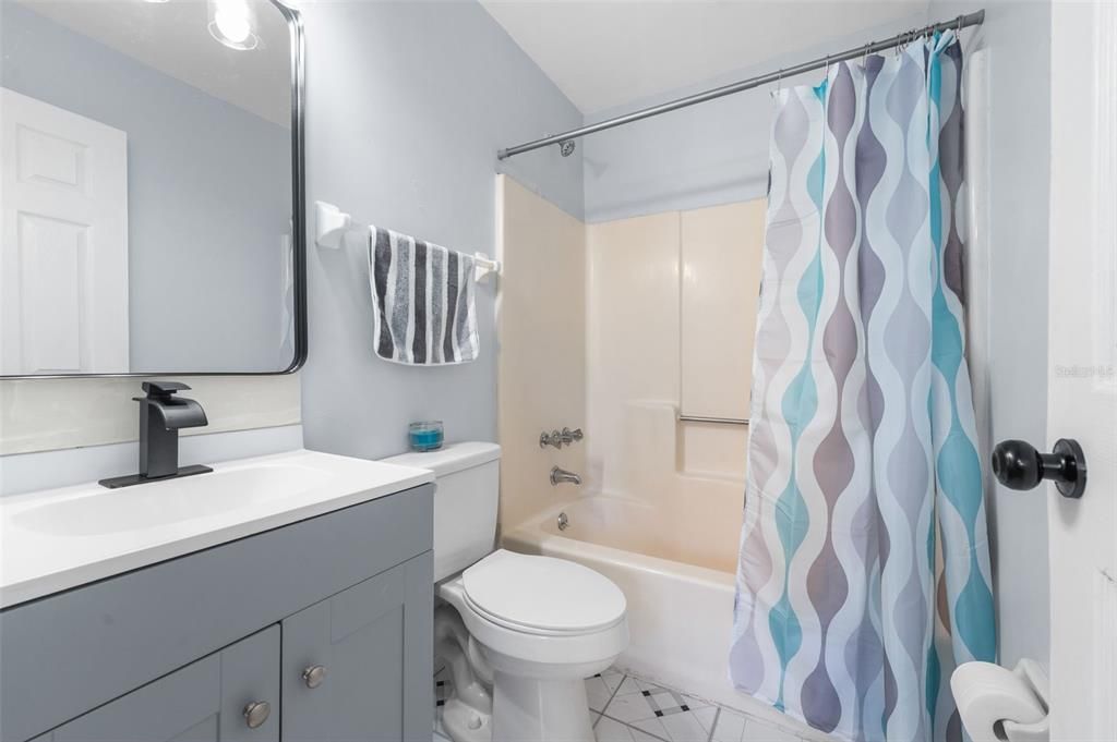 For Sale: $154,900 (2 beds, 2 baths, 1110 Square Feet)