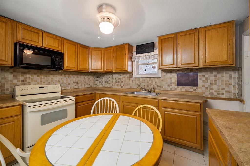 For Sale: $375,000 (4 beds, 0 baths, 1578 Square Feet)