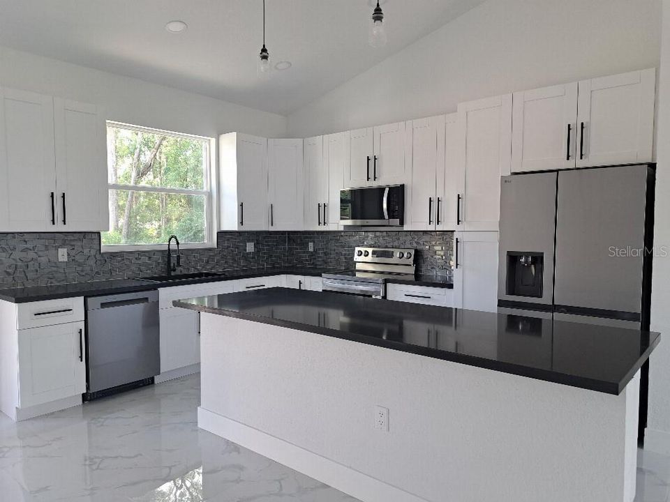 For Sale: $299,995 (3 beds, 2 baths, 1553 Square Feet)