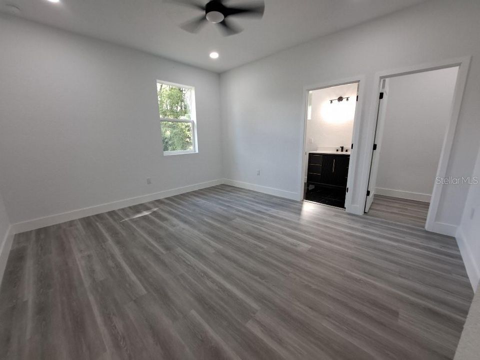 For Sale: $299,995 (3 beds, 2 baths, 1553 Square Feet)