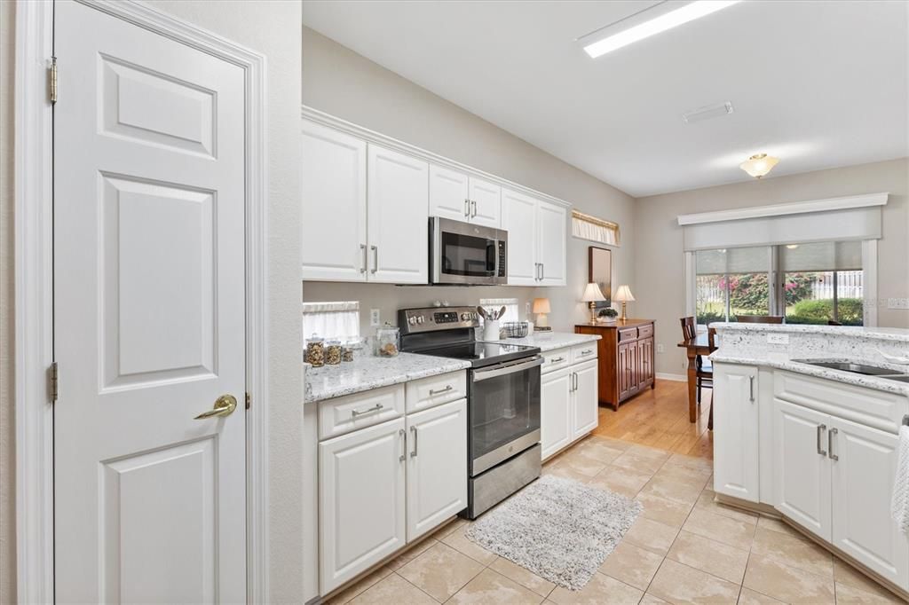 待售: $355,000 (3 贝兹, 2 浴室, 1649 平方英尺)