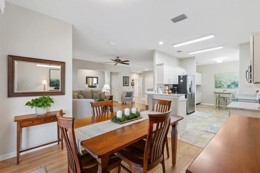 待售: $355,000 (3 贝兹, 2 浴室, 1649 平方英尺)