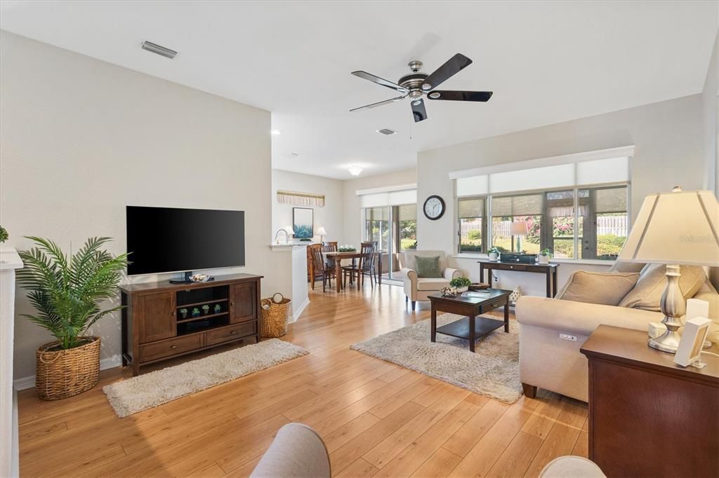 待售: $355,000 (3 贝兹, 2 浴室, 1649 平方英尺)