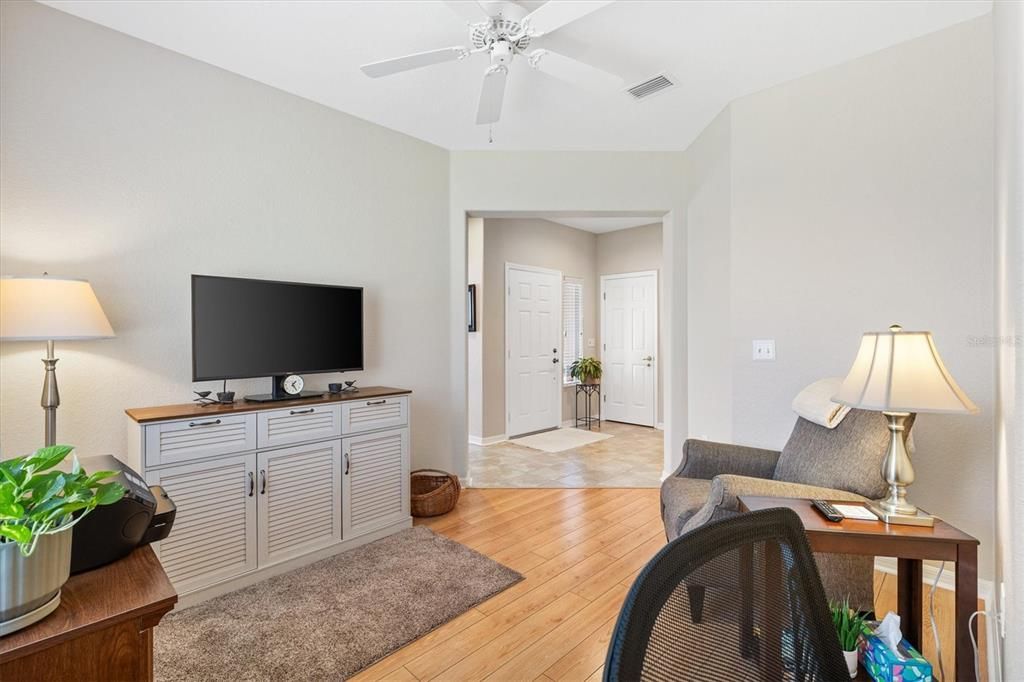 待售: $355,000 (3 贝兹, 2 浴室, 1649 平方英尺)