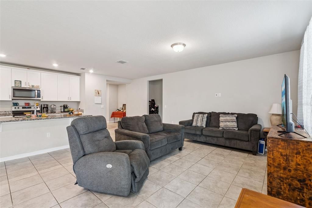 待售: $334,980 (4 贝兹, 2 浴室, 1849 平方英尺)