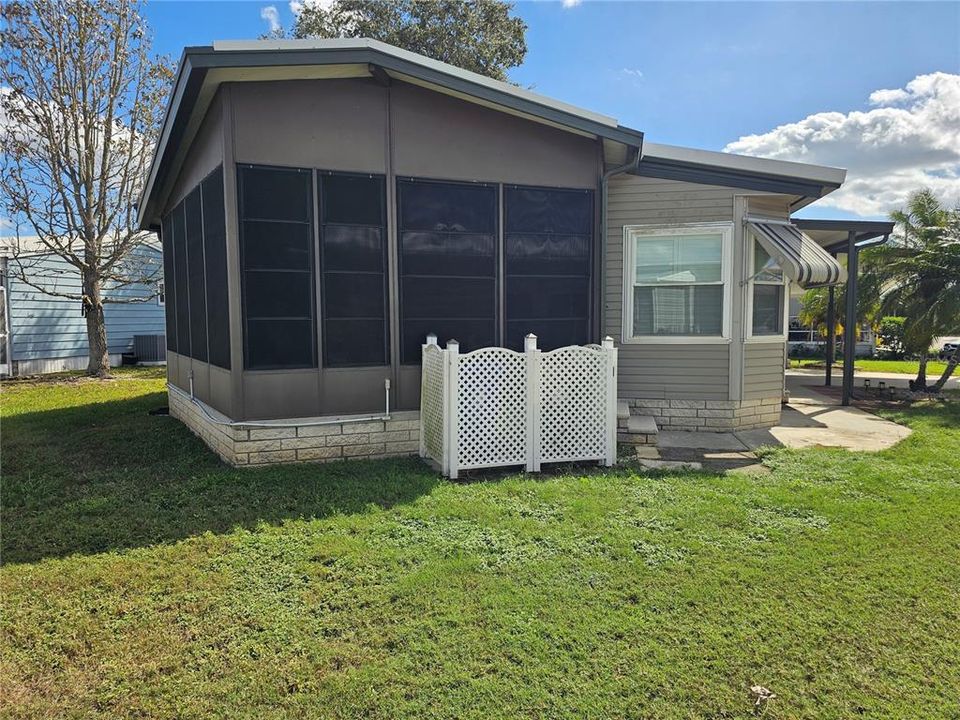 待售: $224,000 (2 贝兹, 2 浴室, 1092 平方英尺)