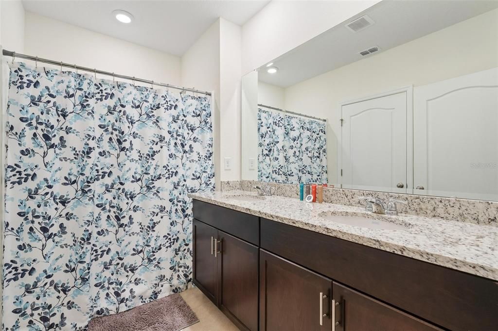 En Venta: $600,000 (6 camas, 5 baños, 3270 Pies cuadrados)