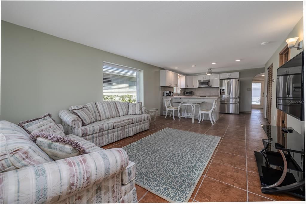 待售: $359,900 (2 贝兹, 2 浴室, 1437 平方英尺)