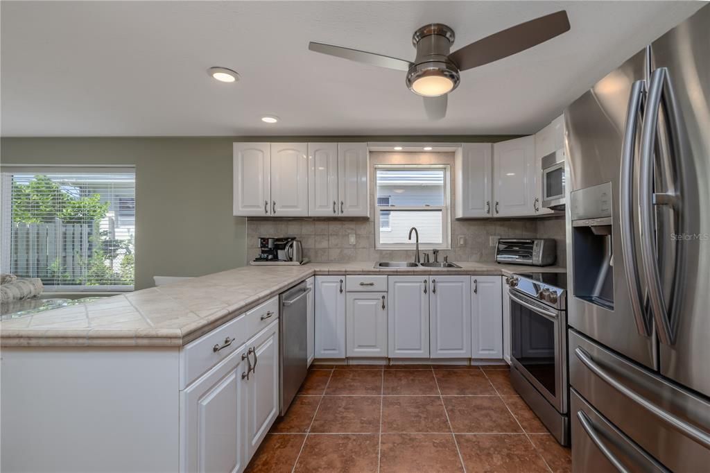 待售: $359,900 (2 贝兹, 2 浴室, 1437 平方英尺)