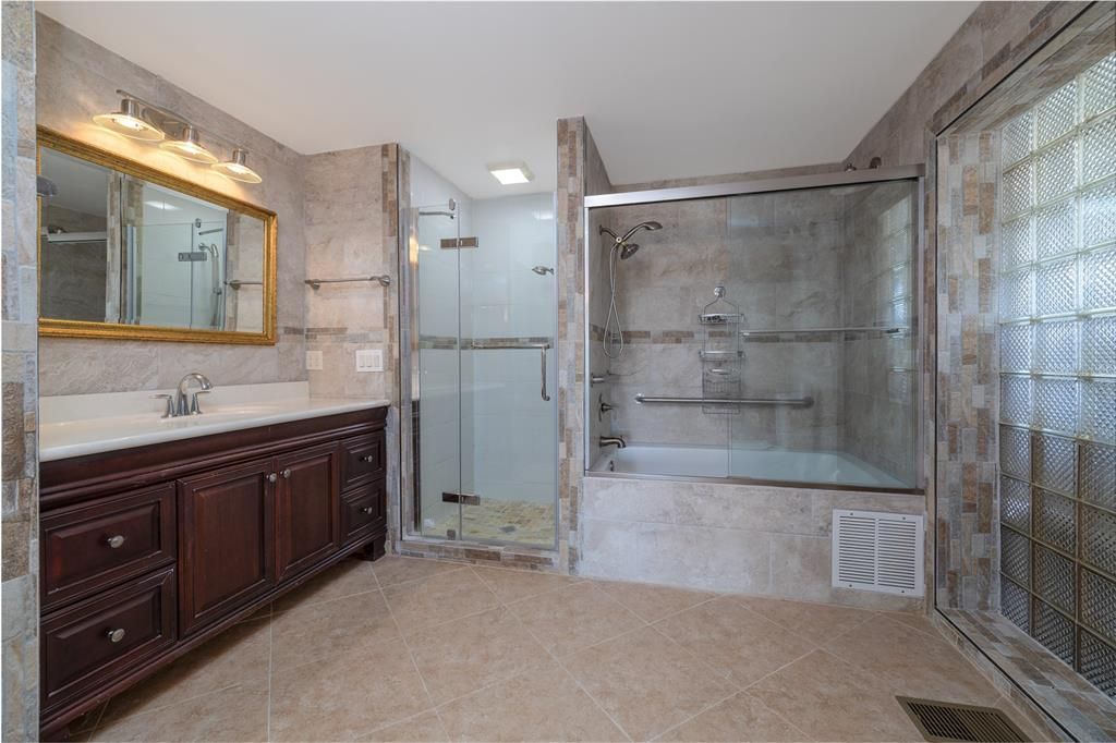 待售: $359,900 (2 贝兹, 2 浴室, 1437 平方英尺)