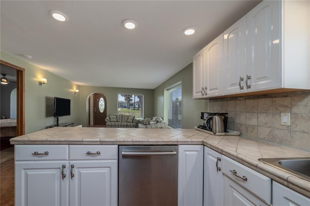 待售: $359,900 (2 贝兹, 2 浴室, 1437 平方英尺)