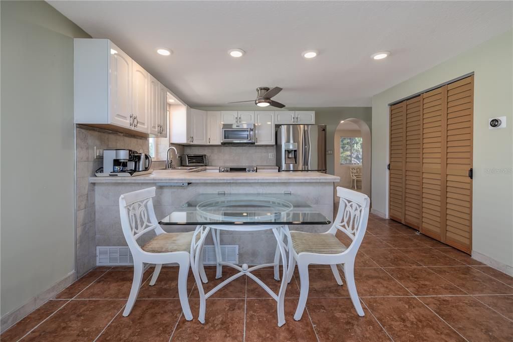 待售: $359,900 (2 贝兹, 2 浴室, 1437 平方英尺)