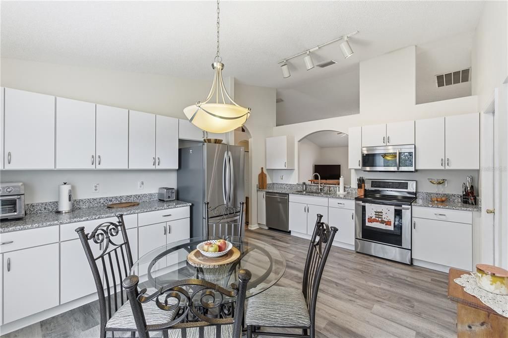 待售: $379,900 (3 贝兹, 2 浴室, 1588 平方英尺)