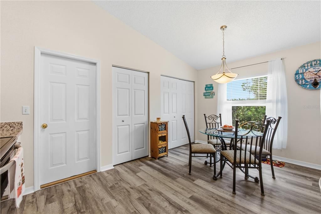 待售: $379,900 (3 贝兹, 2 浴室, 1588 平方英尺)