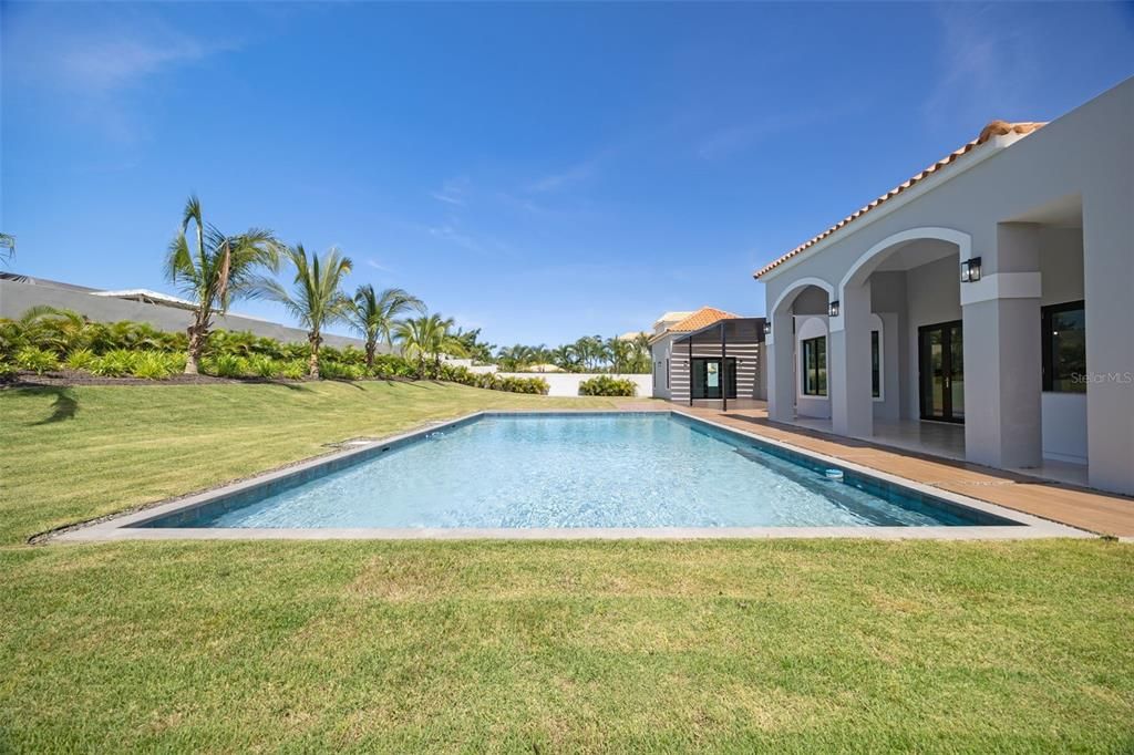 For Sale: $2,500,000 (4 beds, 4 baths, 5716 Square Feet)