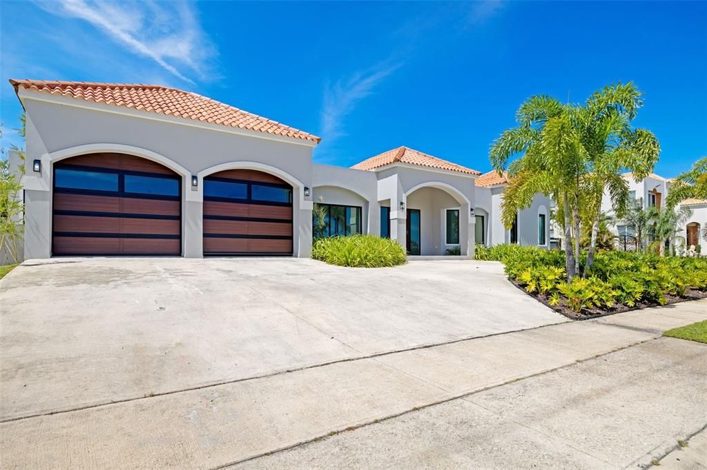 For Sale: $2,500,000 (4 beds, 4 baths, 5716 Square Feet)